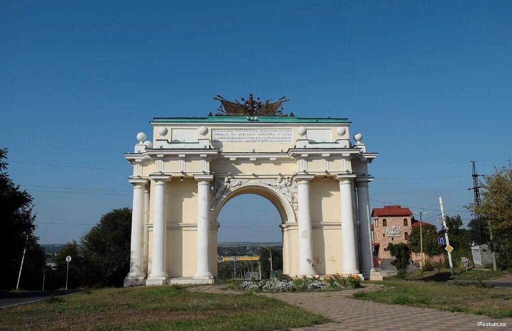 Новочеркасская триумфальная арка